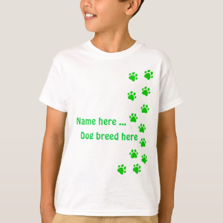 ダークグリーンの足跡 - 名前または犬種を追加 Tシャツ