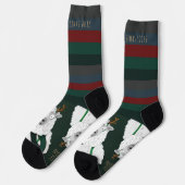 ダークグリーンの「Fleece Navidad」羊のユーモラスなクリスマス柄 ソックス (左)