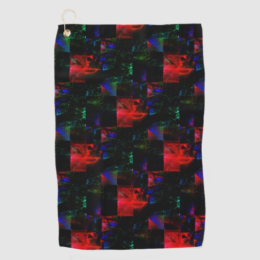 ダークグリーンパッチ上の赤い四角のモザイクオーバーレイ ゴルフタオル (正面)