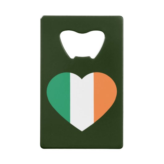 ダークグリーンbocnt上のアイルランドのハートフラッグ クレジットカード栓抜き (正面)