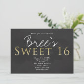 ダークグレーとゴールドのSWEET 16おしゃれな誕生日パーティー 招待状 (スタンド正面)