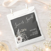 ダークグレーとホワイトのフローラ結婚ズ フェイバーバッグ (クリップ留めされた状態)