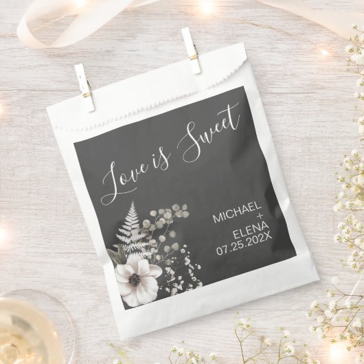 ダークグレーとホワイトのフローラ結婚ズ フェイバーバッグ (クリップ留めされた状態)