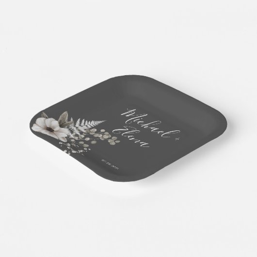 ダークグレーとホワイトのフローラ結婚ズ ペーパープレート (傾斜あり)