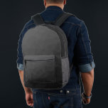 ダークグレーのグラデーションジオメトリメッシュパターン プリントバックパック<br><div class="desc">ダークグレーグラディエント幾何メッシュパターン印刷されたバックパック。クールファッションアクセサリーバッグ。暗いグレーの三角形のジオメトリメッシュで、ライトから暗いグラディエントグラデーションデザインを使用。</div>