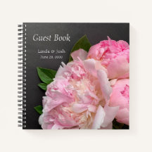 ダークグレーの上のピンク結婚の牡丹