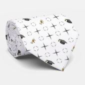 ダークグレーの卒業帽と卒業証文 ネクタイ (ロール)