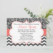 ダークグレーサンゴシェブロンスクロール招待状 招待状 (スタンド正面)