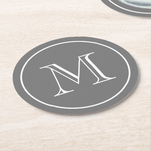 ダークグレー無地のカラーカスタムモノグラム ラウンドペーパーコースター (アングル)