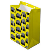 ダークグレー電気自動車SUVカーイエロー ミディアムペーパーバッグ (正面アングル)