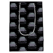 ダークグレー電気自動車SUV車の黒の背景 ミディアムペーパーバッグ (裏面)