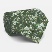 ダークセージグリーンのネクタイに添えたかすみ草 ネクタイ (ロール)