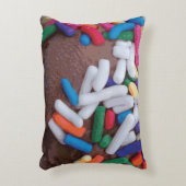 ダークチョコレートアイスクリームとレインボースプレー アクセントクッション (正面(垂直))