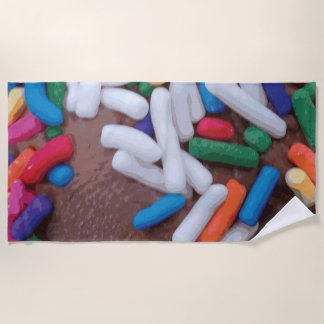 ダークチョコレートアイスクリームとレインボースプレー ビーチタオル