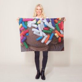 ダークチョコレートアイスクリームとレインボースプレー フリースブランケット