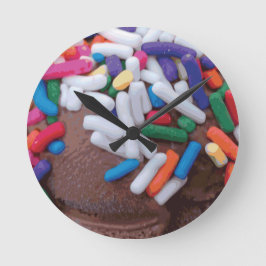 ダークチョコレートアイスクリームとレインボースプレー ラウンド壁時計