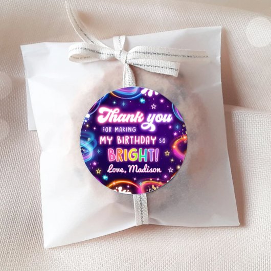 ダークディスコの女の子の誕生日パーティーでネオングロー ラウンドシール