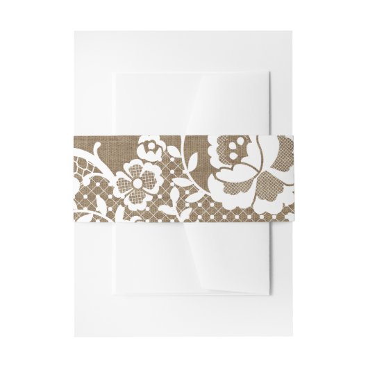 ダークバーラップ上の葉の白いレースパターン 招待状ベリーバンド (正面例)