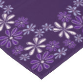 ダークパープルの花の落書きボーダー テーブルクロス (アングル)