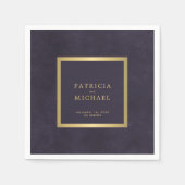 ダークパープル結婚金ゴールドの新郎新婦 スタンダードカクテルナプキン (正面)