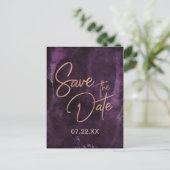 ダークパープル & ローズゴールドの結婚式 Save the Date 案内ポストカード (スタンド正面)