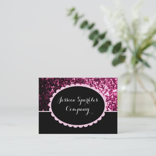ダークピンクの光沢フェイクのあるグリッターが黒い楕円を輝かせる 名刺 (スタンド正面)