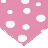 ダークピンクの白い水玉模様 ショートテーブルランナー (コーナー)