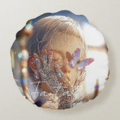 ダークファンタジーガール - ダウンタウンエステティック ラウンドクッション (裏面)