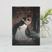 ダークフェージング写真&モノグラムエレガントブラック結婚ズ サンキューカード (スタンド正面)