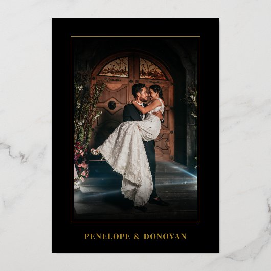 ダークフォトエディトリアルマガジンエレガントウェディング金ゴールド 箔招待状 (裏面)