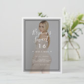 ダークフォトティントオーバーレイモダン3ミニマル Sweet 16 招待状 (スタンド正面)