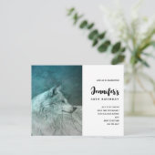 ダークフォレストの美しいグレーウルフ誕生日 インビテーションポストカード (スタンド正面)