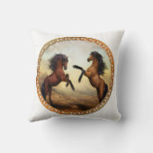 ダークブラウンとライトブラウンのフリシア荷車を引くの馬 クッション (裏面)