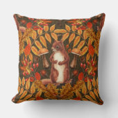 ダークブラウンの秋のリス クッション (正面)