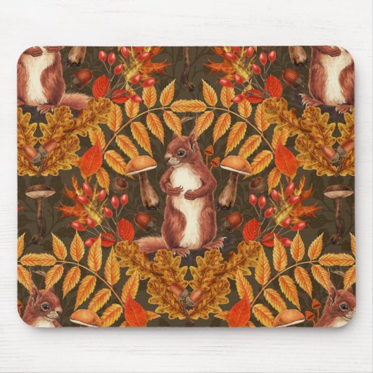 ダークブラウンの秋のリス マウスパッド (正面)