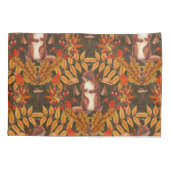 ダークブラウンの秋のリス 枕カバー (裏面-左)