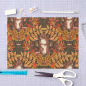 ダークブラウンの秋のリス 薄葉紙 (クラフト)