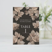 ダークブラウン & ブロンズの葉のラスティックテーブルナンバー 招待状 (スタンド正面)