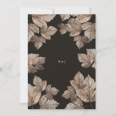ダークブラウン & ブロンズの葉の落ち着いた秋の招待状 招待状 (裏面)