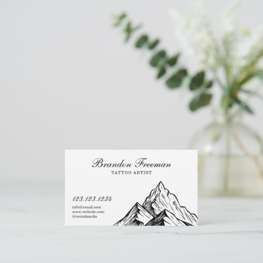ダークブラック&ホワイトマウンテンタトゥースタジオ 名刺 (スタンド正面)