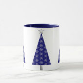 ダークブルーとシルバーの雪片クリスマスツリー マグカップ (中央)