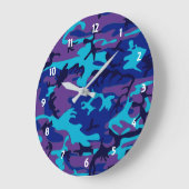 ダークブルーとパープルカモフラージュの壁時計 ラージ壁時計 (傾斜)