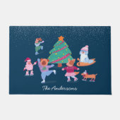 ダークブルーのクリスマスアイススケートの犬 ドアマット (正面)