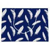 ダークブルーのホワイトフェザープリント ラージペーパーバッグ (正面)