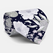 ダークブルーの上に白い牡丹の花。 ネクタイ (ロール)