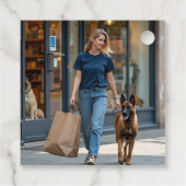 ダークブルーの丸い首Tシャツを着た女性 フェイバータグ (裏面)