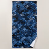 ダークブルーの人魚はかりで測 ビーチタオル (正面)