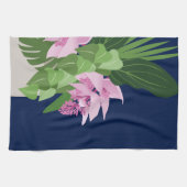 ダークブルーの熱帯メディニラピンクの花 キッチンタオル (横)