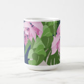 ダークブルーの熱帯メディニラピンクの花 コーヒーマグカップ (中央)