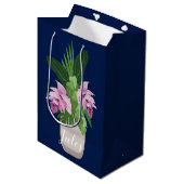 ダークブルーの熱帯メディニラピンク花瓶 ミディアムペーパーバッグ (正面アングル)